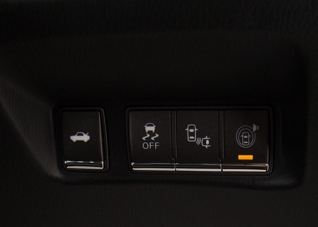 ★使いやすさや安全性を追求したステアリン
グ周り！高級車ゆえにスイッチ類が多いのも
特徴ですね！考え尽くされた配置ですぐに使
いこなす事が出来ますのでご安心下さい！是
非、体感してみて下さい！！