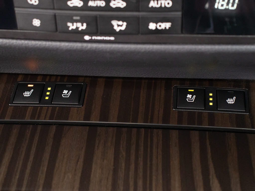 エアシート＆シートヒーターを完備しており
ますのでオールシーズン快適にご乗車頂けま
す。