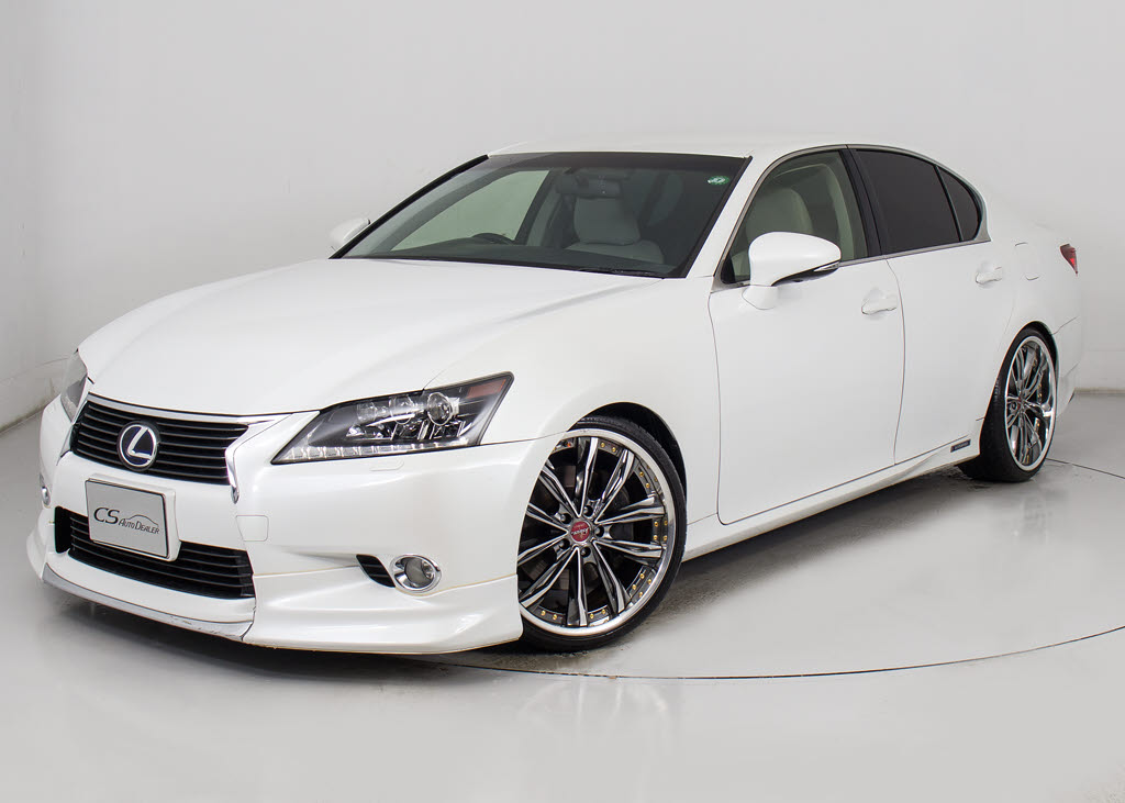 ★フロントリップが装着されています！お好
みはいかがですか？今付いているデザイン以
外にも、各ブランドのエアロを格安にてお取
付け出来ます！又、エアロを外してノーマル
状態にする事も出来ます！！