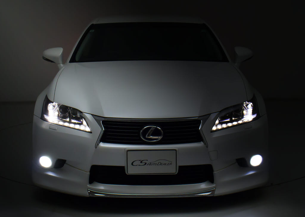 フロントビューの存在感をご覧ください！！
ヘッドライトは視界良好のライト、さらにフ
ォグライト搭載。デザイン性も高いのが特権
です。