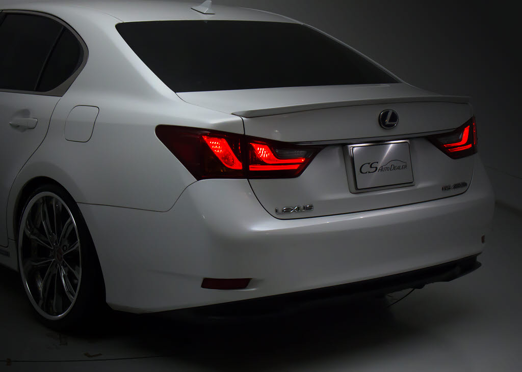 ★テールスモークやＬＥＤ加工、マフラー、
ルーフスポイラー、エアロパーツなど取り付
け承ります！