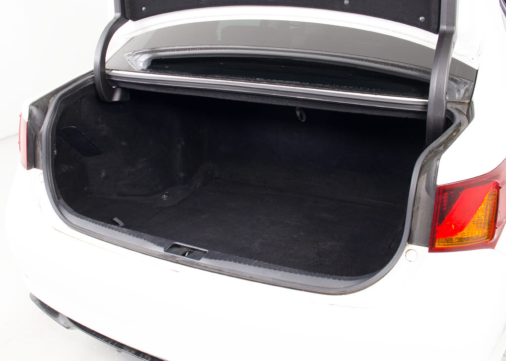 トランクが狭いと思っておりませんか？実際
は大容量トランクです！旅行等の長距離ドラ
イブも快適です！また、屋根付きスペースを
完備しておりますので、夜間でも、雨でも雪
の日だってゆっくりご覧頂けます。