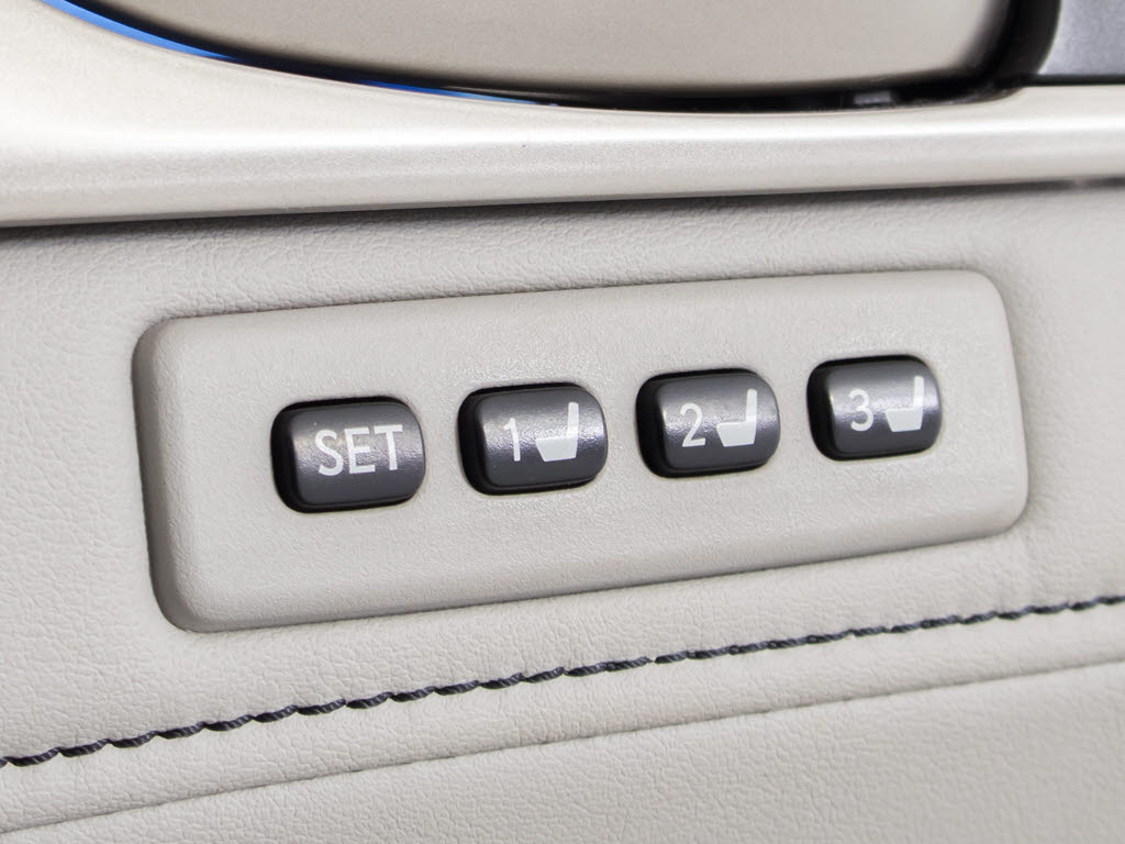 ★シートメモリー機能を装備！シート位置を
記憶出来きます。すごく便利ですよ！