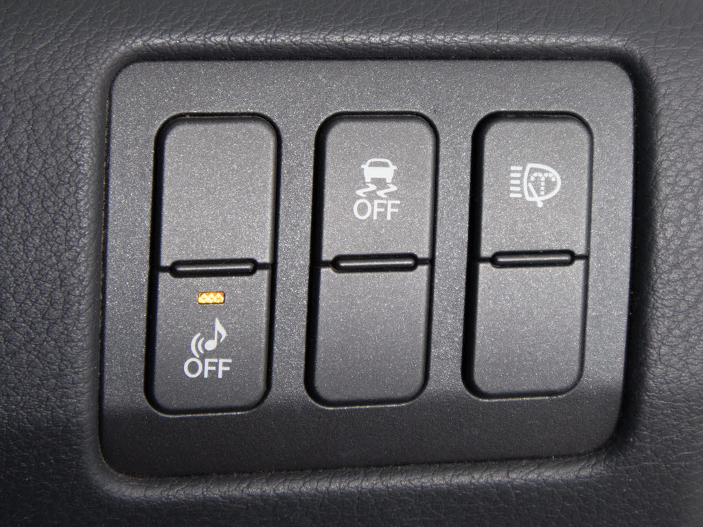 ★使いやすさや安全性を追求したステアリン
グ周り！高級車ゆえにスイッチ類が多いのも
特徴ですね！考え尽くされた配置ですぐに使
いこなす事が出来ますのでご安心下さい！是
非、体感してみて下さい！！