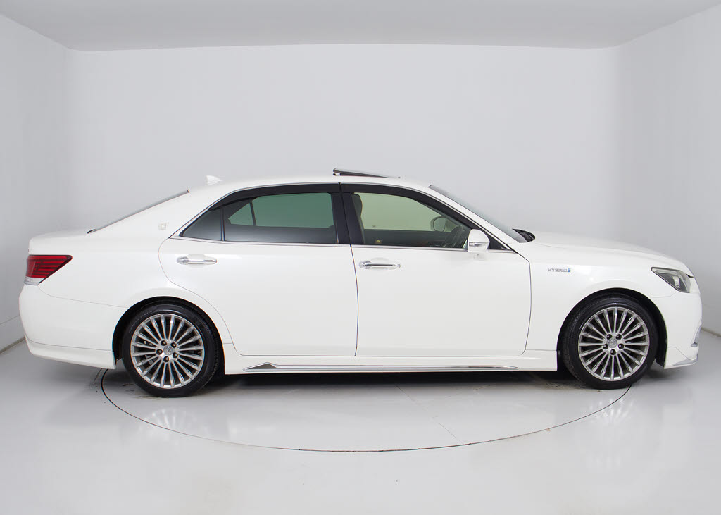 お探しの方必見ＯＰ１８ＡＷ付！大人気のオ
プション装備純正１８インチアルミホイール
！