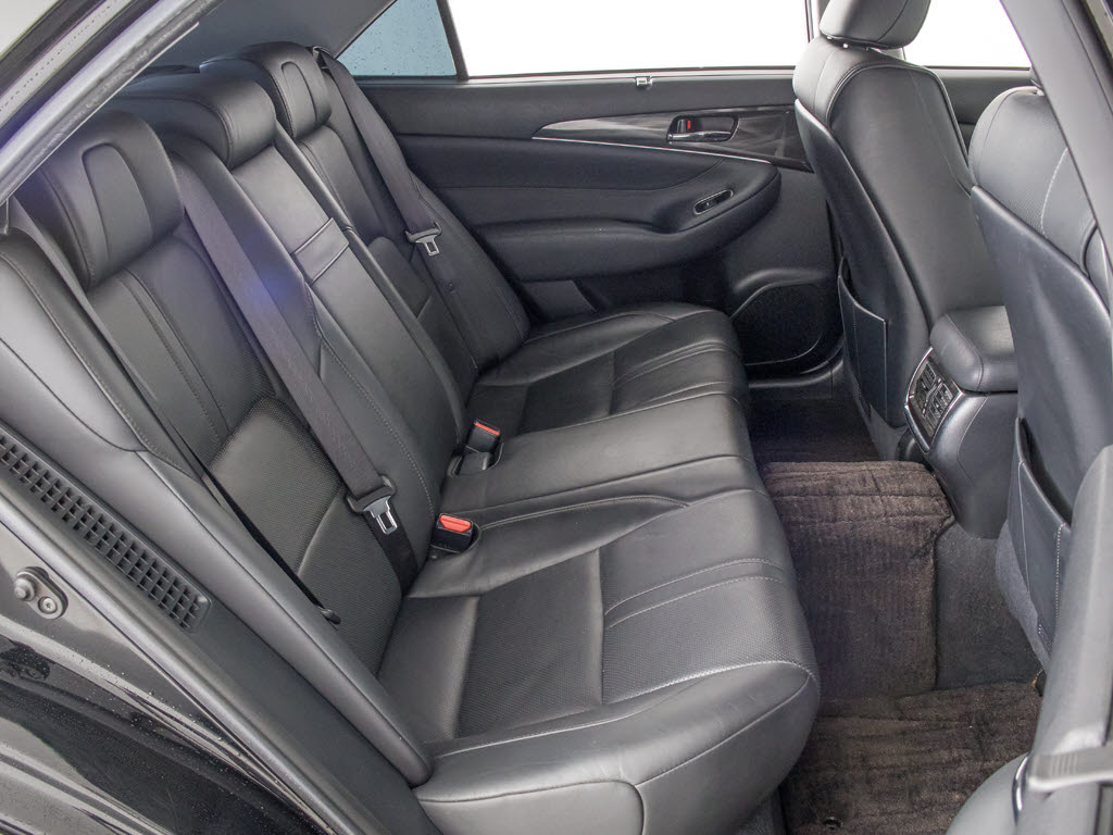 人気の本革シート付きです！！本革が装備さ
れるだけで高級感が増します！当社では、本
革シートのカラー変更や張替えも出来ます！
ワイン・茶・赤・青・オレンジ・黄色・コン
ビ色など何でもＯＫです！