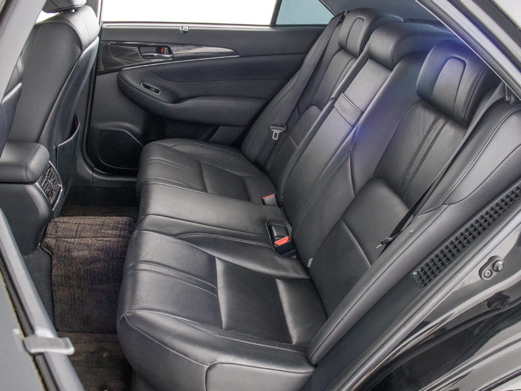 人気の本革シート付きです！！本革が装備さ
れるだけで高級感が増します！当社では、本
革シートのカラー変更や張替えも出来ます！
ワイン・茶・赤・青・オレンジ・黄色・コン
ビ色など何でもＯＫです！