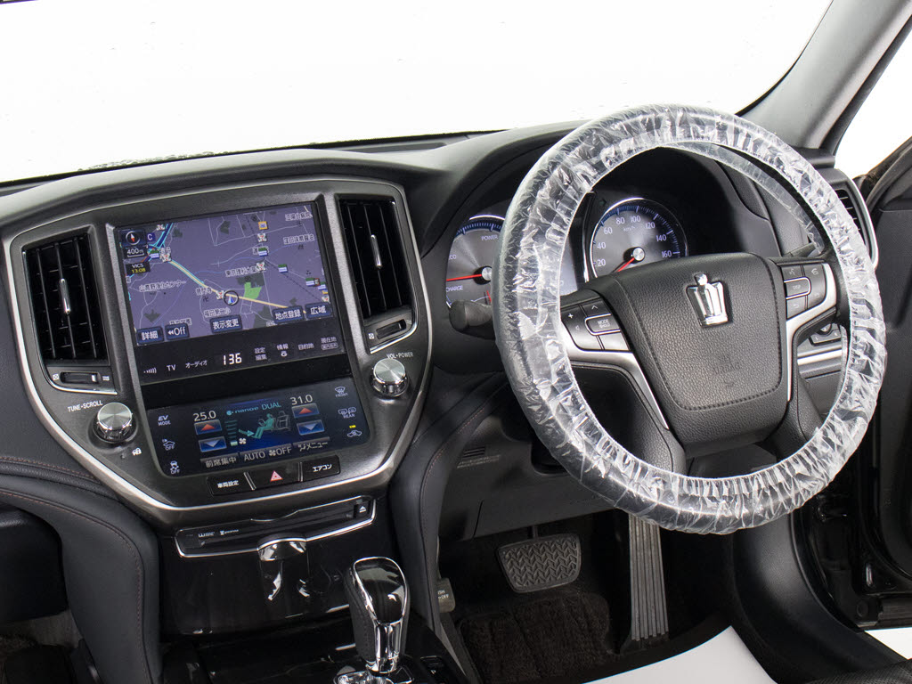 使いやすさや安全性を追求したステアリング
周り！高級車ゆえにスイッチ類が多いのも特
徴ですね！考え尽くされた配置ですぐに使い
こなす事が出来ますのでご安心下さい！是非
、体感してみて下さい！！