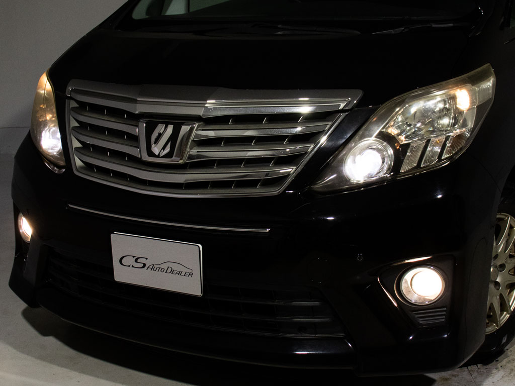 ★HIDヘッドライト★明るさ、視認性抜群！
LEDへの換装もお任せください！