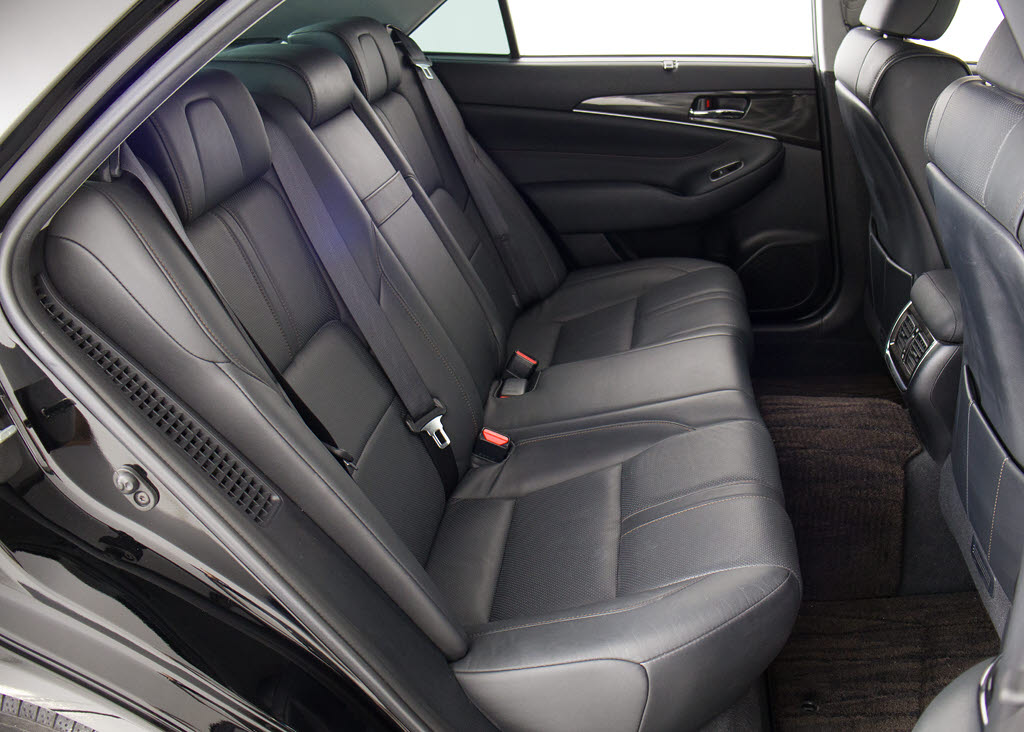 人気の本革シート付きです！！本革が装備さ
れるだけで高級感が増します！当社では、本
革シートのカラー変更や張替えも出来ます！
ワイン・茶・赤・青・オレンジ・黄色・コン
ビ色など何でもＯＫです！