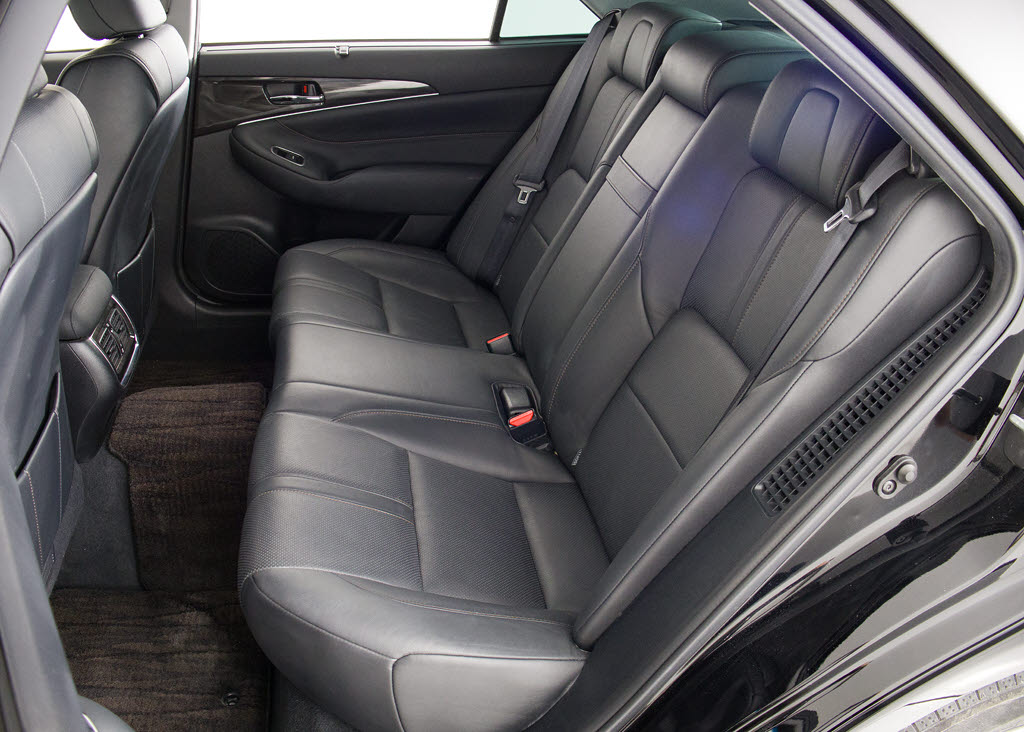 人気の本革シート付きです！！本革が装備さ
れるだけで高級感が増します！当社では、本
革シートのカラー変更や張替えも出来ます！
ワイン・茶・赤・青・オレンジ・黄色・コン
ビ色など何でもＯＫです！