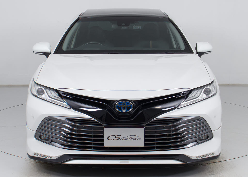 ★ＴＲＤフルエアロ装着！純正のボディーラ
インを残しながらもスポーティーな印象を与
えてくれます！