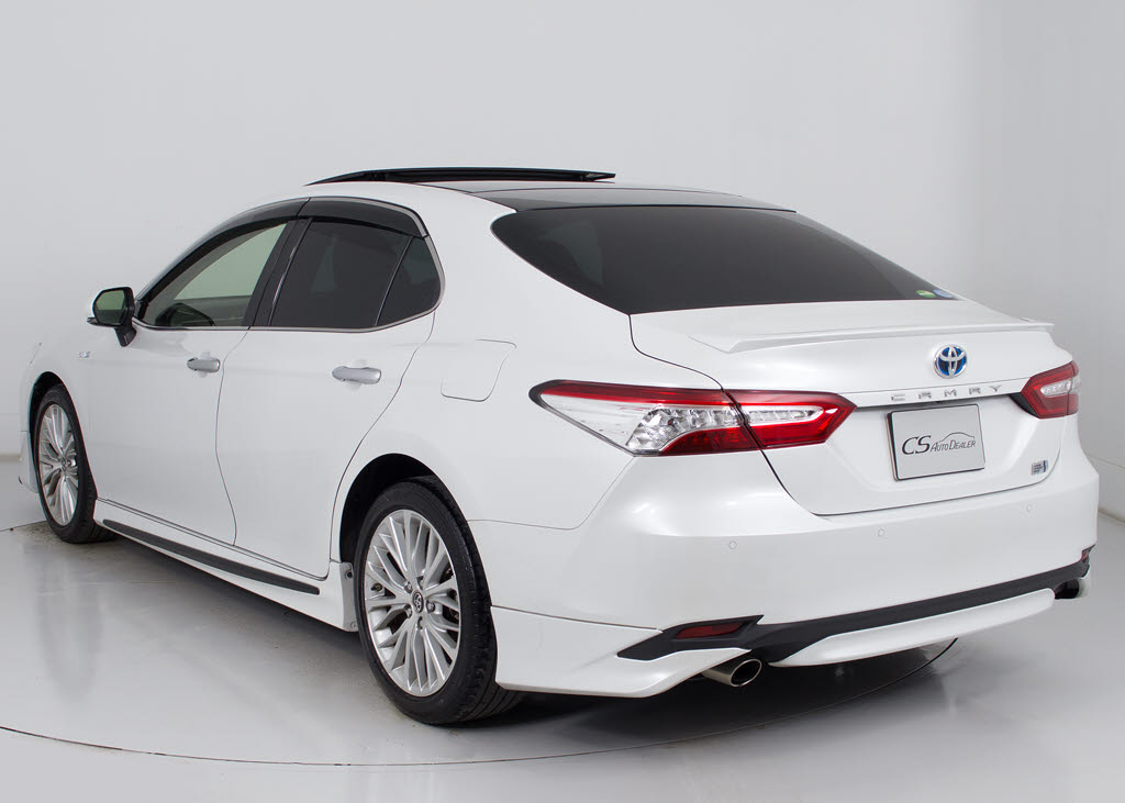 ★ＴＲＤフルエアロ装着！純正のボディーラ
インを残しながらもスポーティーな印象を与
えてくれます！