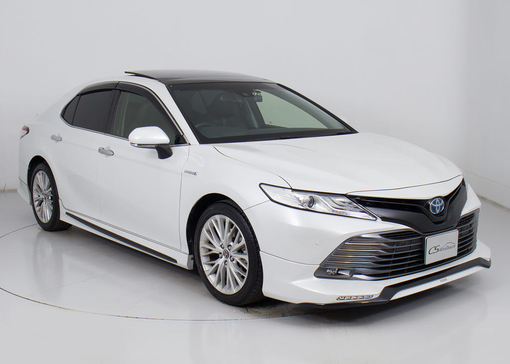 ★ＴＲＤフルエアロ装着！純正のボディーラ
インを残しながらもスポーティーな印象を与
えてくれます！