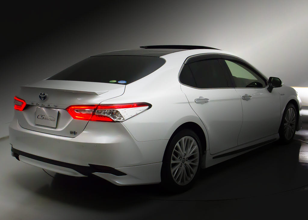 個性的なリアビューで御座います。精悍な佇
まいは高級車ならではです。