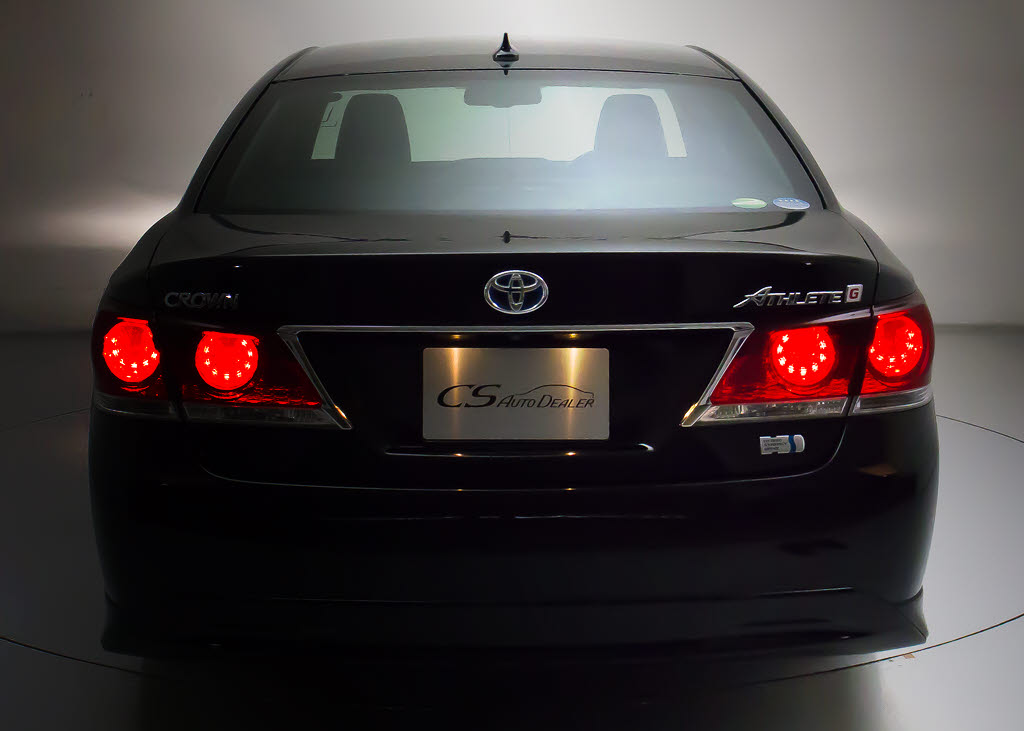 ★テールスモークやＬＥＤ加工、マフラー、
ルーフスポイラー、エアロパーツなど取り付
け承ります！