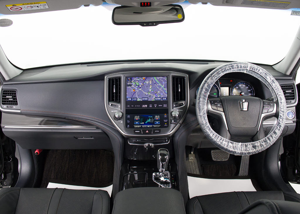 禁煙車です！室内は嫌なニオイも無く、すご
く綺麗な状態です！禁煙車・・特にセダンタ
イプのお車では少ないですよね！！タバコの
ニオイが苦手なお客様必見です！快適にご乗
車頂けます！！