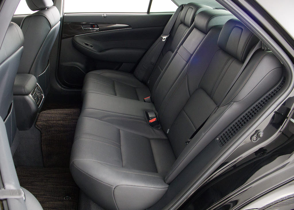 人気の本革シート付きです！！本革が装備さ
れるだけで高級感が増します！当社では、本
革シートのカラー変更や張替えも出来ます！
ワイン・茶・赤・青・オレンジ・黄色・コン
ビ色など何でもＯＫです！