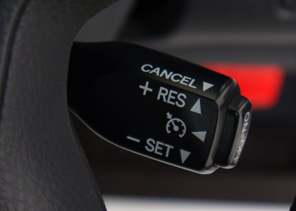 【オートクルーズコントロール】搭載。アク
セル操作なしでも車が自動でスピードを保っ
てくれる機能です長距離の高速は楽々です。