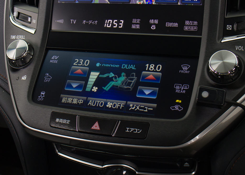 使いやすさや安全性を追求したステアリング
周り！高級車ゆえにスイッチ類が多いのも特
徴ですね！考え尽くされた配置ですぐに使い
こなす事が出来ますのでご安心下さい！是非
、体感してみて下さい！！