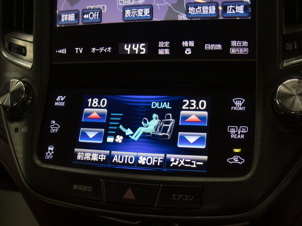 使いやすさや安全性を追求したステアリング
周り！高級車ゆえにスイッチ類が多いのも特
徴ですね！考え尽くされた配置ですぐに使い
こなす事が出来ますのでご安心下さい！是非
、体感してみて下さい！！