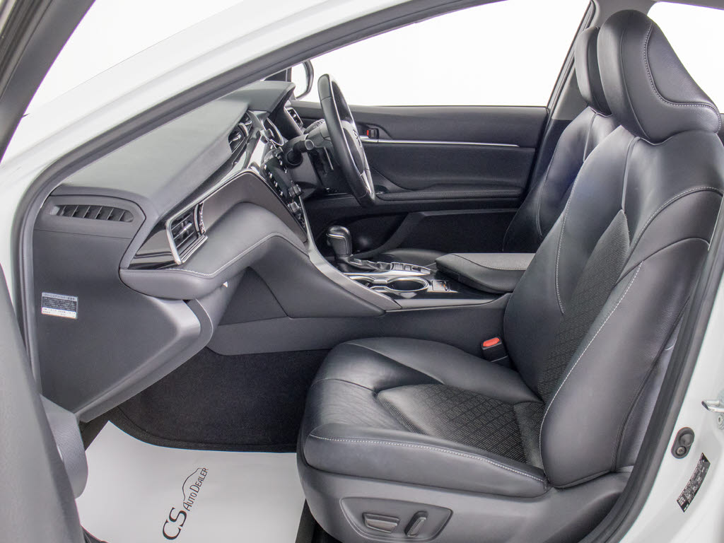 シートヒーターを装備しています！高級車な
らではの装備です！シートが暖まりますので
、寒い冬場も快適にご乗車頂けます！腰にも
優しい！お子様や女性にも嬉しい装備ですね
！！