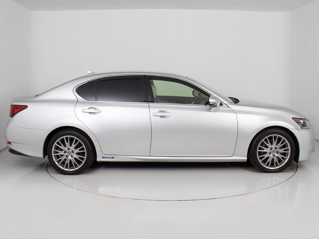 社外アルミホイール取付・スピンドルエアロ
取付・各メーカーエアロ取付・車高調・ロー
ダウン・ライトカスタム・スモークフィルム
施工ＯＫ！お気軽にご相談下さい！