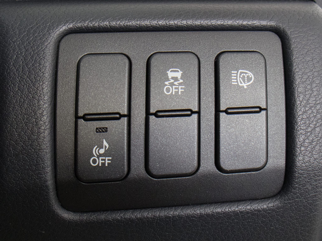 ★使いやすさや安全性を追求したステアリン
グ周り！高級車ゆえにスイッチ類が多いのも
特徴ですね！考え尽くされた配置ですぐに使
いこなす事が出来ますのでご安心下さい！是
非、体感してみて下さい！！