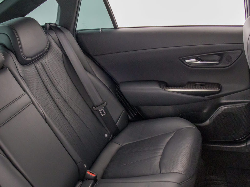 当社では、オゾンＯ３を利用した、根本的な
脱臭・消臭・除菌クリーニングを承っており
ます！こだわりのクリーニングで綺麗なお車
をご提供可能です！