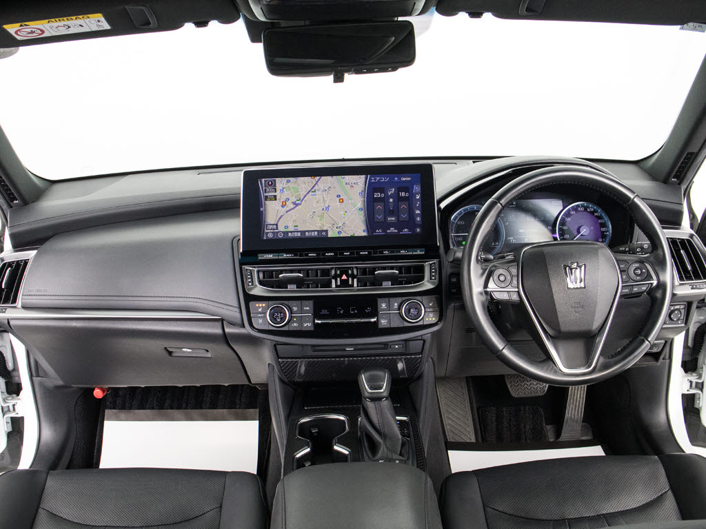 禁煙車です！室内は嫌なニオイも無く、すご
く綺麗な状態です！禁煙車・・特にセダンタ
イプのお車では少ないですよね！！タバコの
ニオイが苦手なお客様必見です！快適にご乗
車頂けます！！