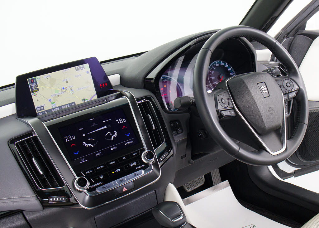 使いやすさや安全性を追求したステアリング
周り！高級車ゆえにスイッチ類が多いのも特
徴ですね！考え尽くされた配置ですぐに使い
こなす事が出来ますのでご安心下さい！是非
、体感してみて下さい！！