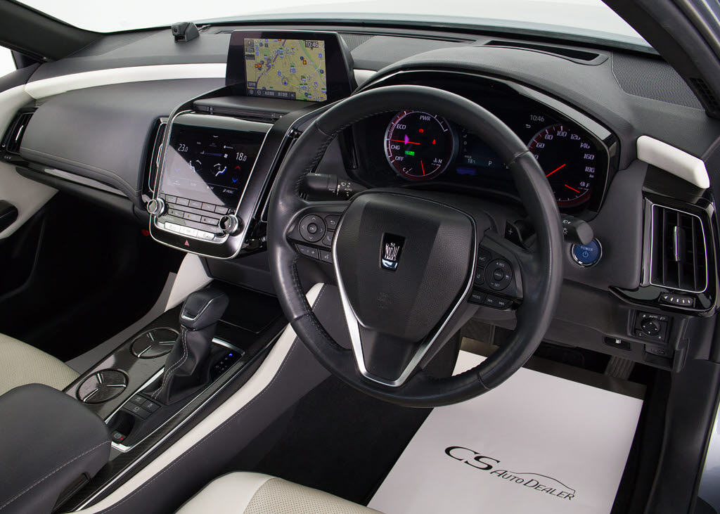 使いやすさや安全性を追求したステアリング
周り！高級車ゆえにスイッチ類が多いのも特
徴ですね！考え尽くされた配置ですぐに使い
こなす事が出来ますのでご安心下さい！是非
、体感してみて下さい！！
