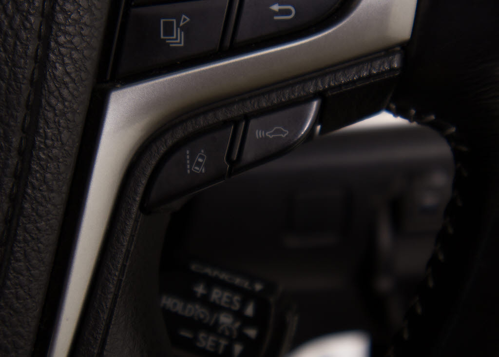 衝突回避支援型プリクラッシュセーフティシ
ステム　前方に出現した障害物に対し警報を
発し、ドライバーに警告。同時にブレーキア
シストにより衝突回避と速度を軽減します。