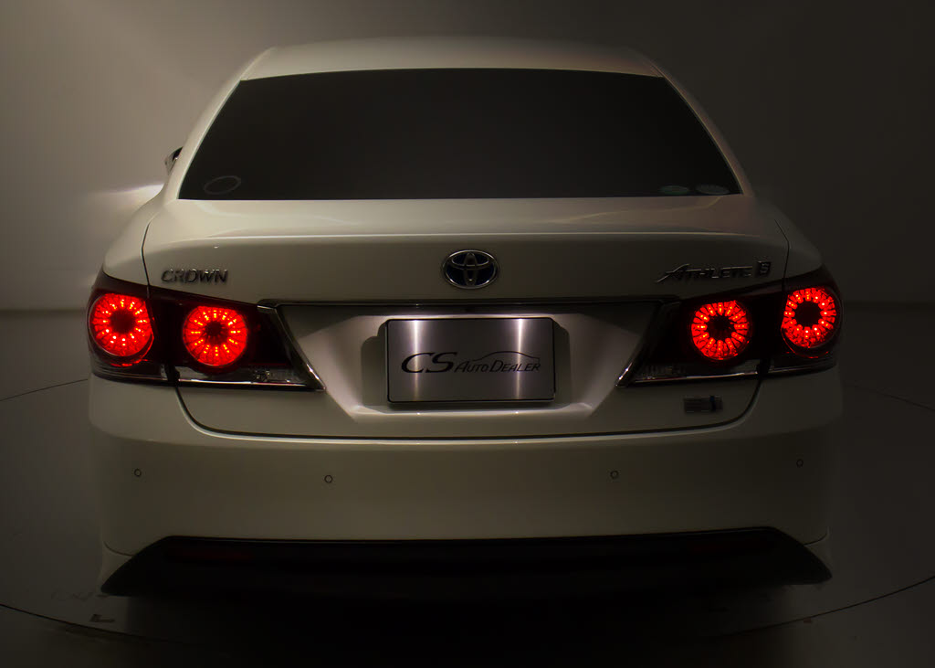 ★テールスモークやＬＥＤ加工、マフラー、
ルーフスポイラー、エアロパーツなど取り付
け承ります！