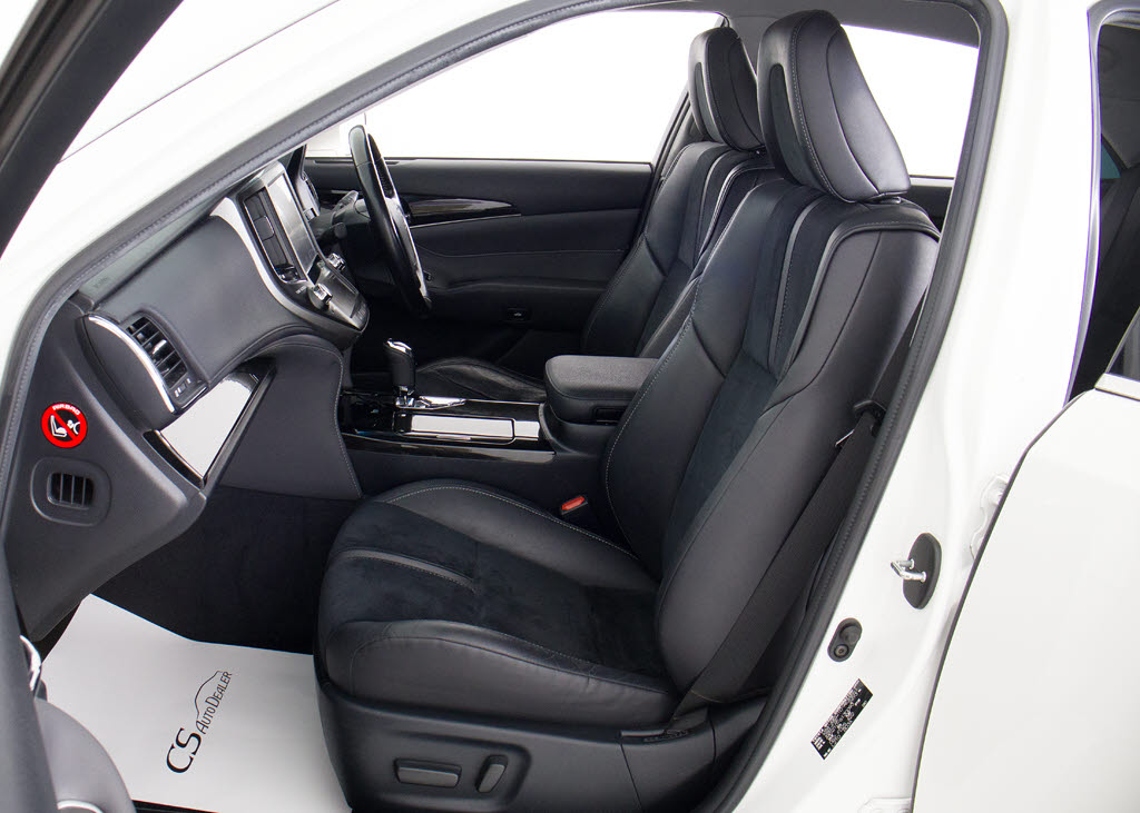 ★シートヒーターを装備しています！高級車
ならではの装備です！