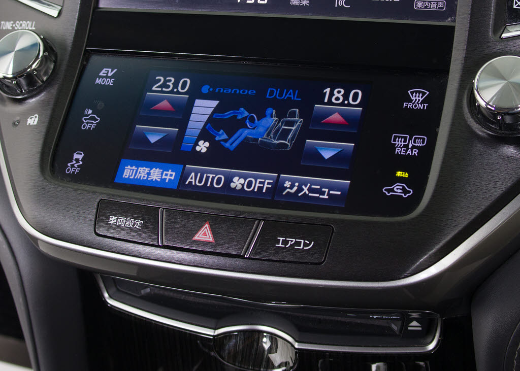 使いやすさや安全性を追求したステアリング
周り！高級車ゆえにスイッチ類が多いのも特
徴ですね！考え尽くされた配置ですぐに使い
こなす事が出来ますのでご安心下さい！是非
、体感してみて下さい！！