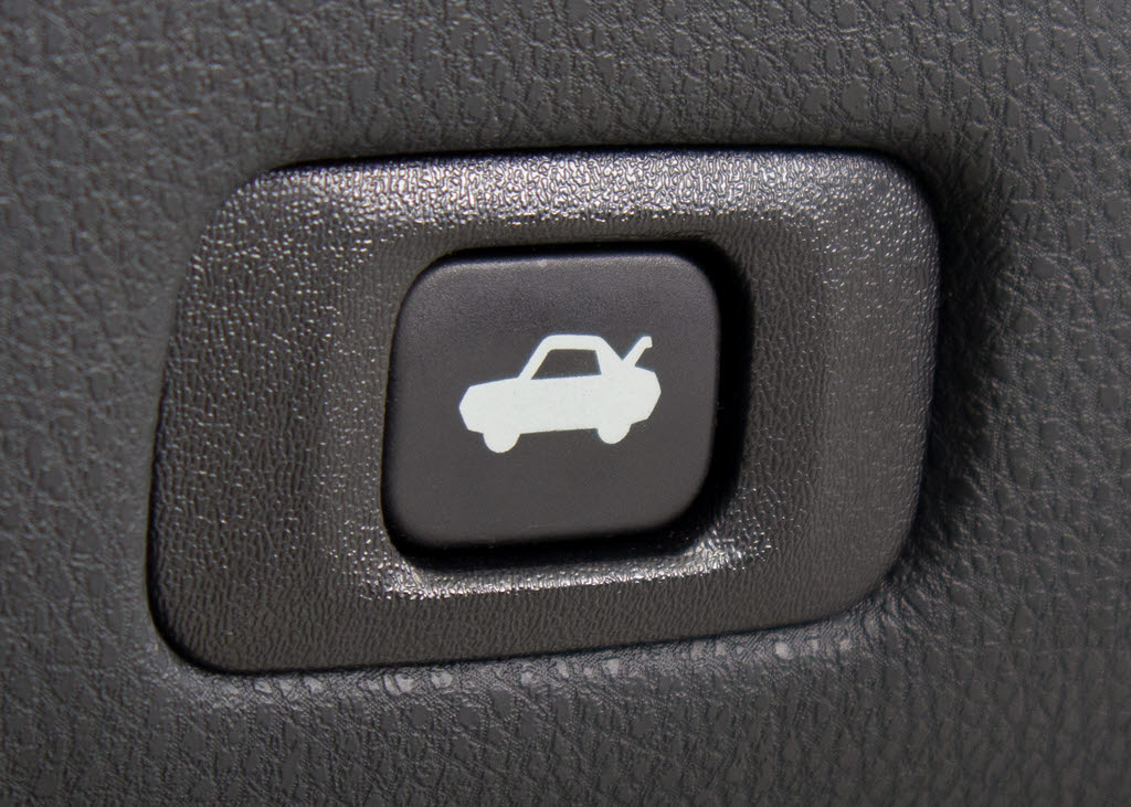 ボタン一つでトランクオープンが可能！車内
から操作できる為、非常に便利な装備の一つ
となります！