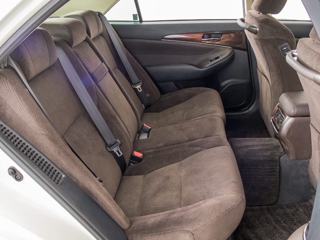 座り心地の良いモケットシートです！モケッ
トｏｒ本革・・どちらがお好みですか？当社
では、本革シートへの張替えも出来ます！お
好きな色で施工出来ます！格安にて承ります
！お気軽にどうぞ！