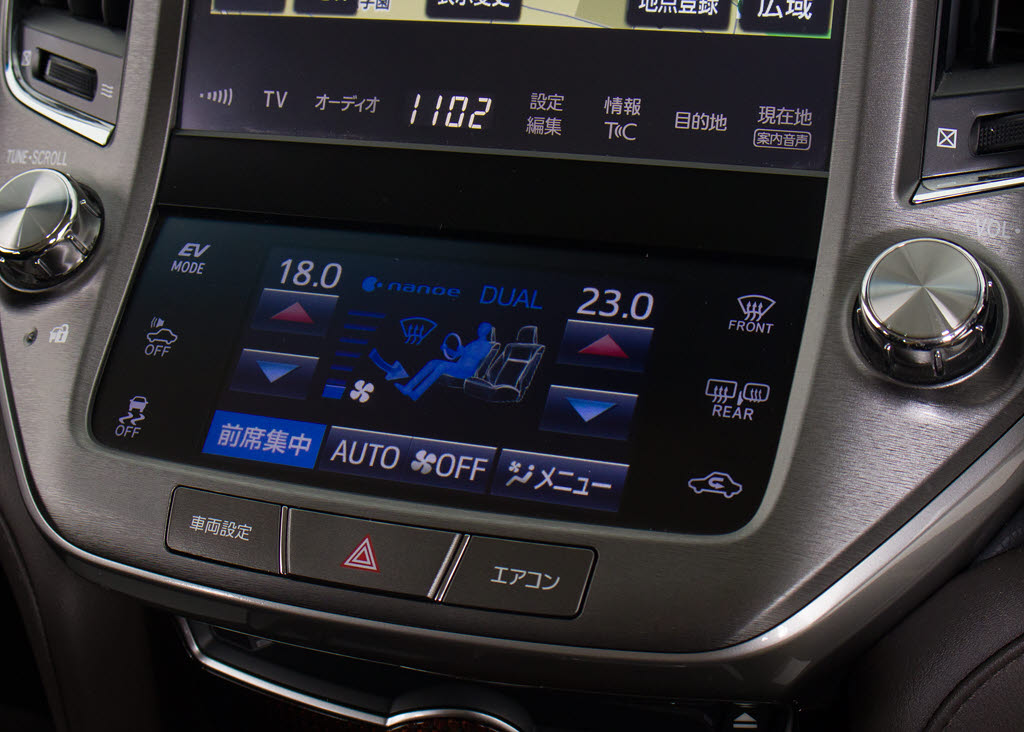 使いやすさや安全性を追求したステアリング
周り！高級車ゆえにスイッチ類が多いのも特
徴ですね！考え尽くされた配置ですぐに使い
こなす事が出来ますのでご安心下さい！是非
、体感してみて下さい！！