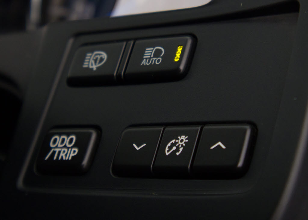 使いやすさや安全性を追求したステアリング
周り！高級車ゆえにスイッチ類が多いのも特
徴ですね！考え尽くされた配置ですぐに使い
こなす事が出来ますのでご安心下さい！是非
、体感してみて下さい！！