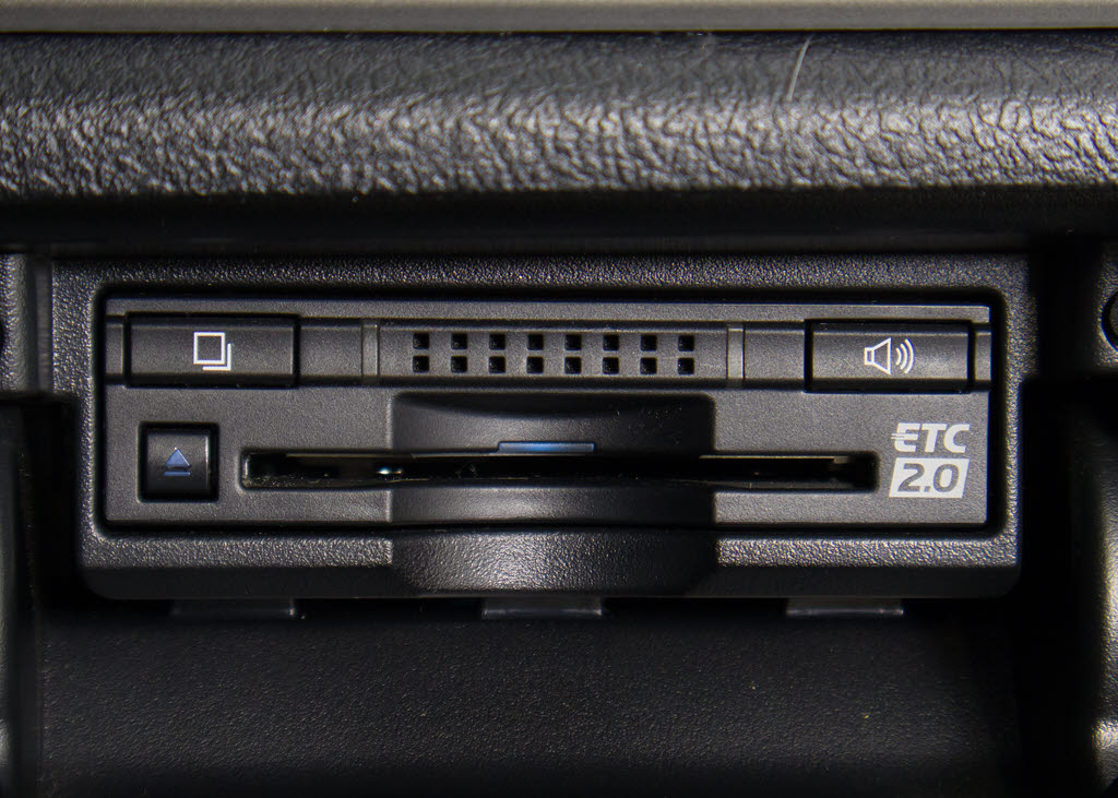 ★ＥＴＣ２．０が装備されています！！社外
品とは違い収まりの良いデザインが人気！高
速道路を利用する際は必需品ですよね！！ス
トレス無く料金所を通過出来ます！！