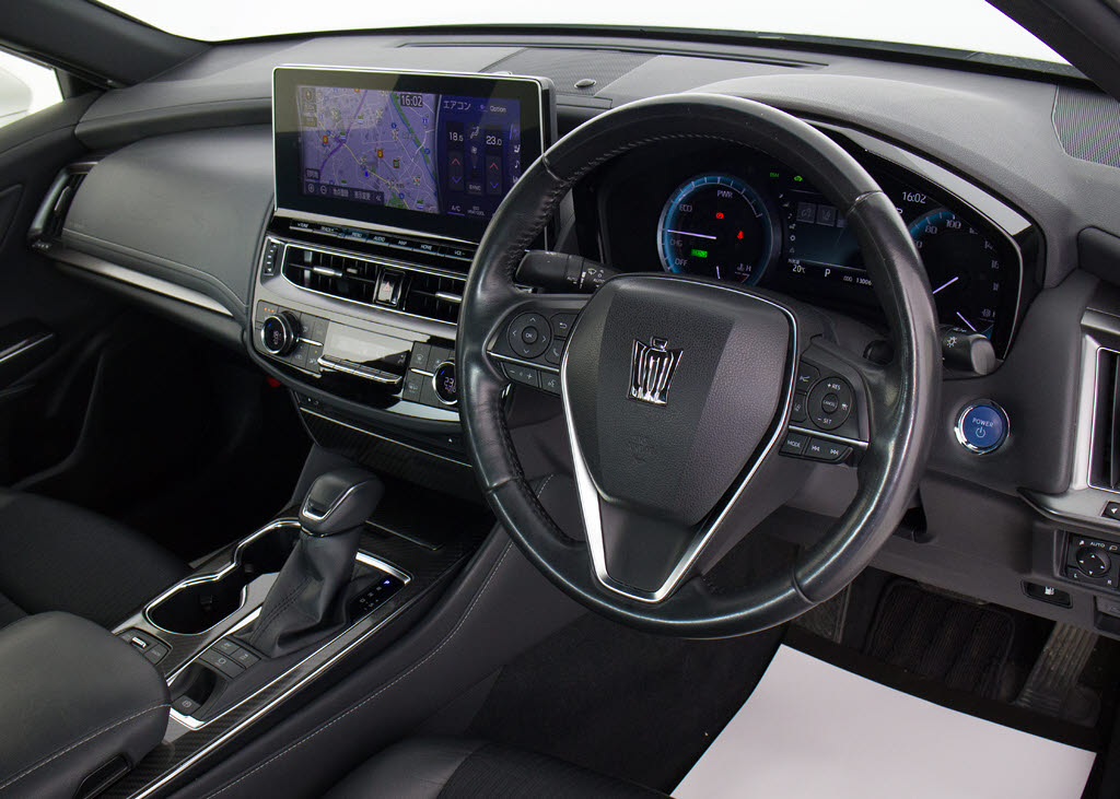 使いやすさや安全性を追求したステアリング
周り！高級車ゆえにスイッチ類が多いのも特
徴ですね！考え尽くされた配置ですぐに使い
こなす事が出来ますのでご安心下さい！是非
、体感してみて下さい！！