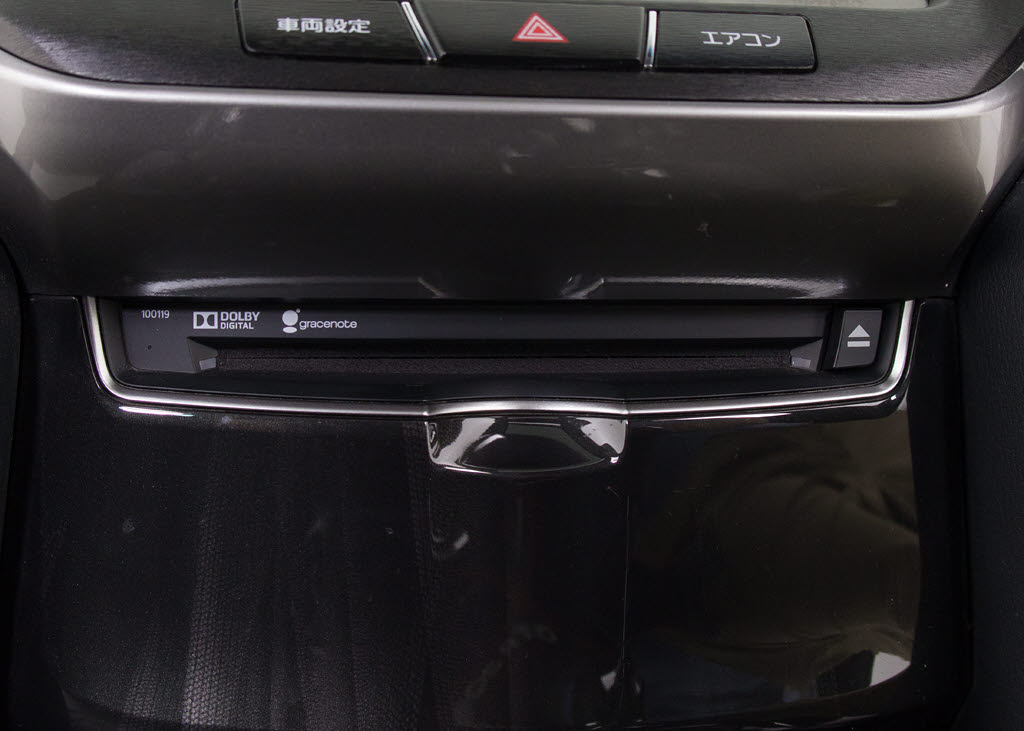 使いやすさや安全性を追求したステアリング
周り！高級車ゆえにスイッチ類が多いのも特
徴ですね！考え尽くされた配置ですぐに使い
こなす事が出来ますのでご安心下さい！是非
、体感してみて下さい！！