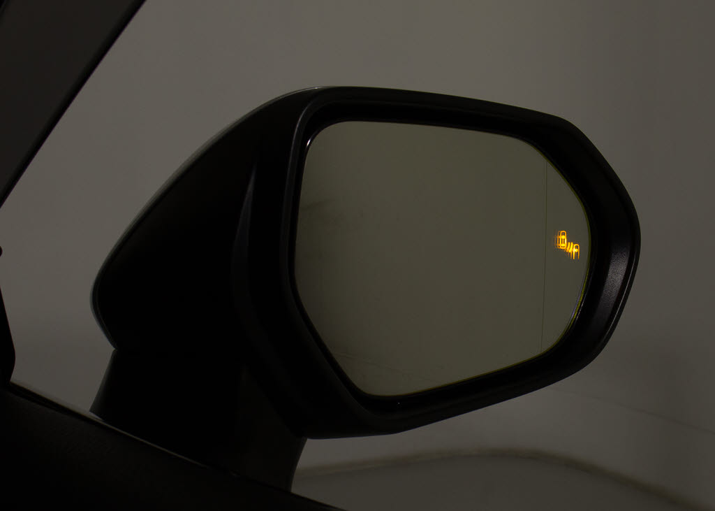 ＢＳＭ（ブラインドスポット）モニター装備
！死角の車の接近をお知らせしてくれる安全
装備になります！