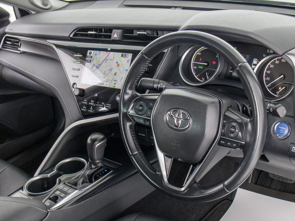 ★使いやすさや安全性を追求したステアリン
グ周り！高級車ゆえにスイッチ類が多いのも
特徴ですね！考え尽くされた配置ですぐに使
いこなす事が出来ますのでご安心下さい！是
非、体感してみて下さい！！