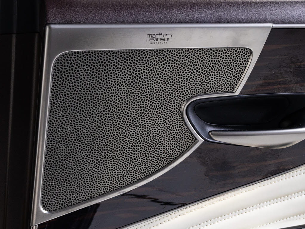 マークレビンソン３Ｄサラウンドサウンドシ
ステム！