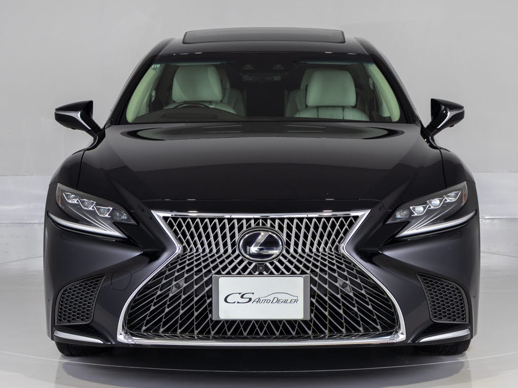 パノラミックビューモニターや衝突軽減ブレ
ーキ、車線逸脱抑制機能など安全装備や運転
補助も充実！