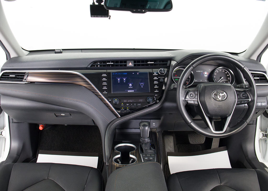 禁煙車です！室内は嫌なニオイも無く、すご
く綺麗な状態です！禁煙車・・特にセダンタ
イプのお車では少ないですよね！！タバコの
ニオイが苦手なお客様必見です！快適にご乗
車頂けます！！