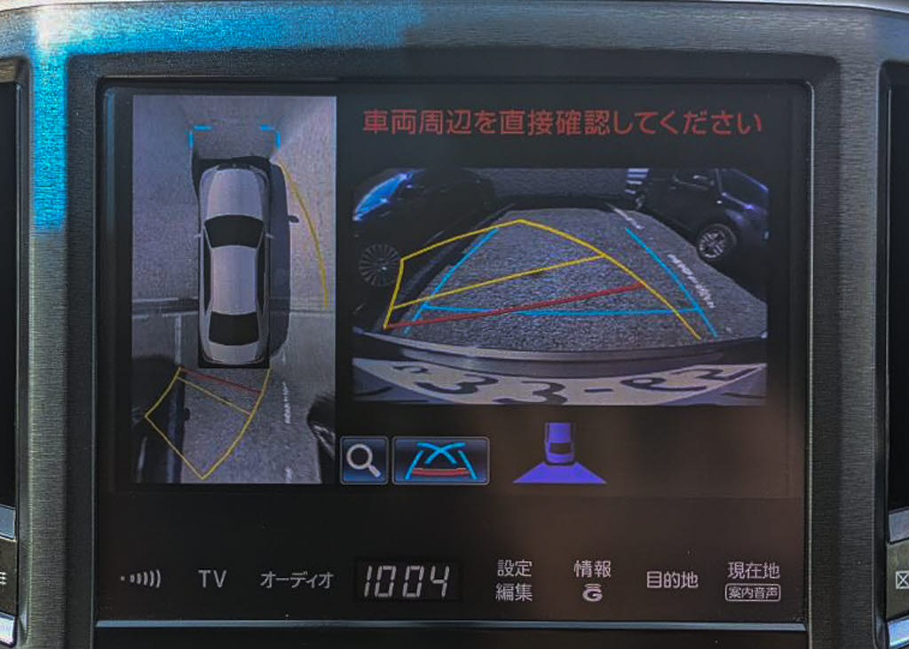 パノラミックビューモニターを装備！上から
車両を見下ろしたような映像をナビ画面に表
示できます。車両前後左右に搭載した４つの
カメラ映像を継ぎ目なく合成！目視では見え
ない部分もリアルタイムで見れます。
