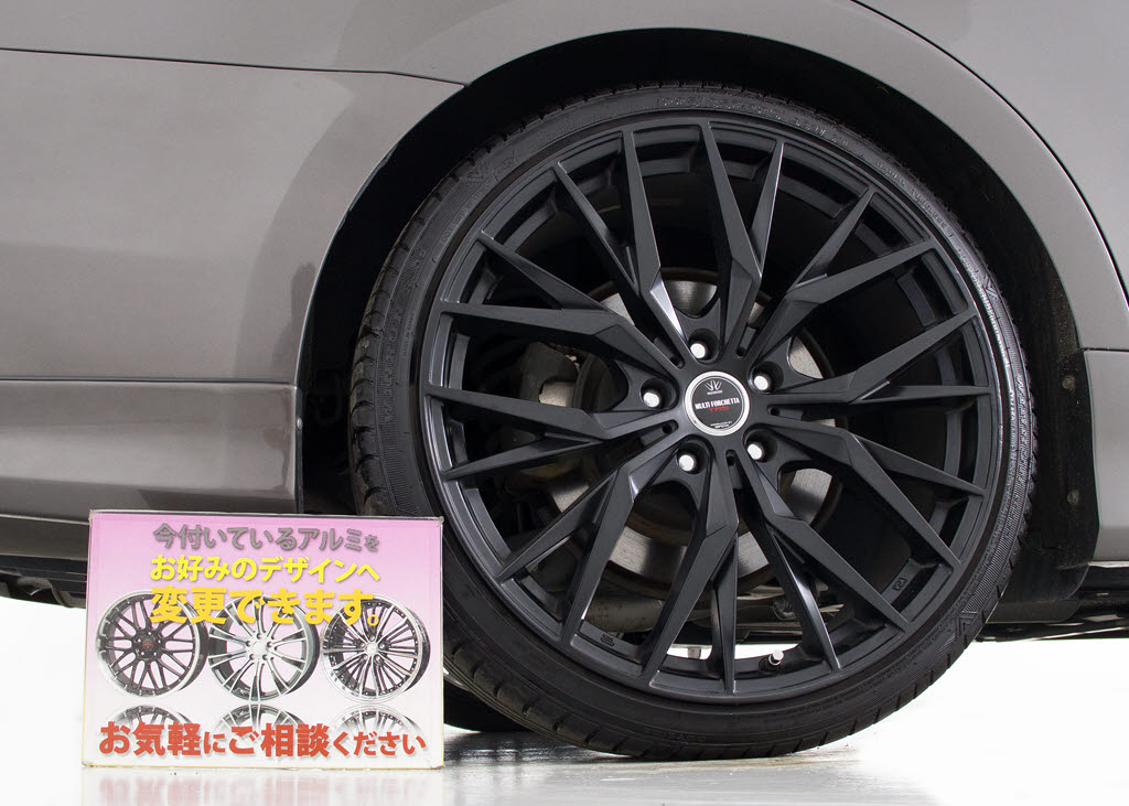 ２０インチアルミホイール装着済みです！ア
ルミホイールの変更も可能です！お客様のお
好みの１台を作成可能となります！※詳細は
スタッフまでお尋ねください。